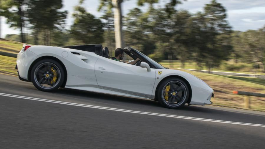  Ferrari 488 Spider 2016 года  (AU) (фото 13 из 23)